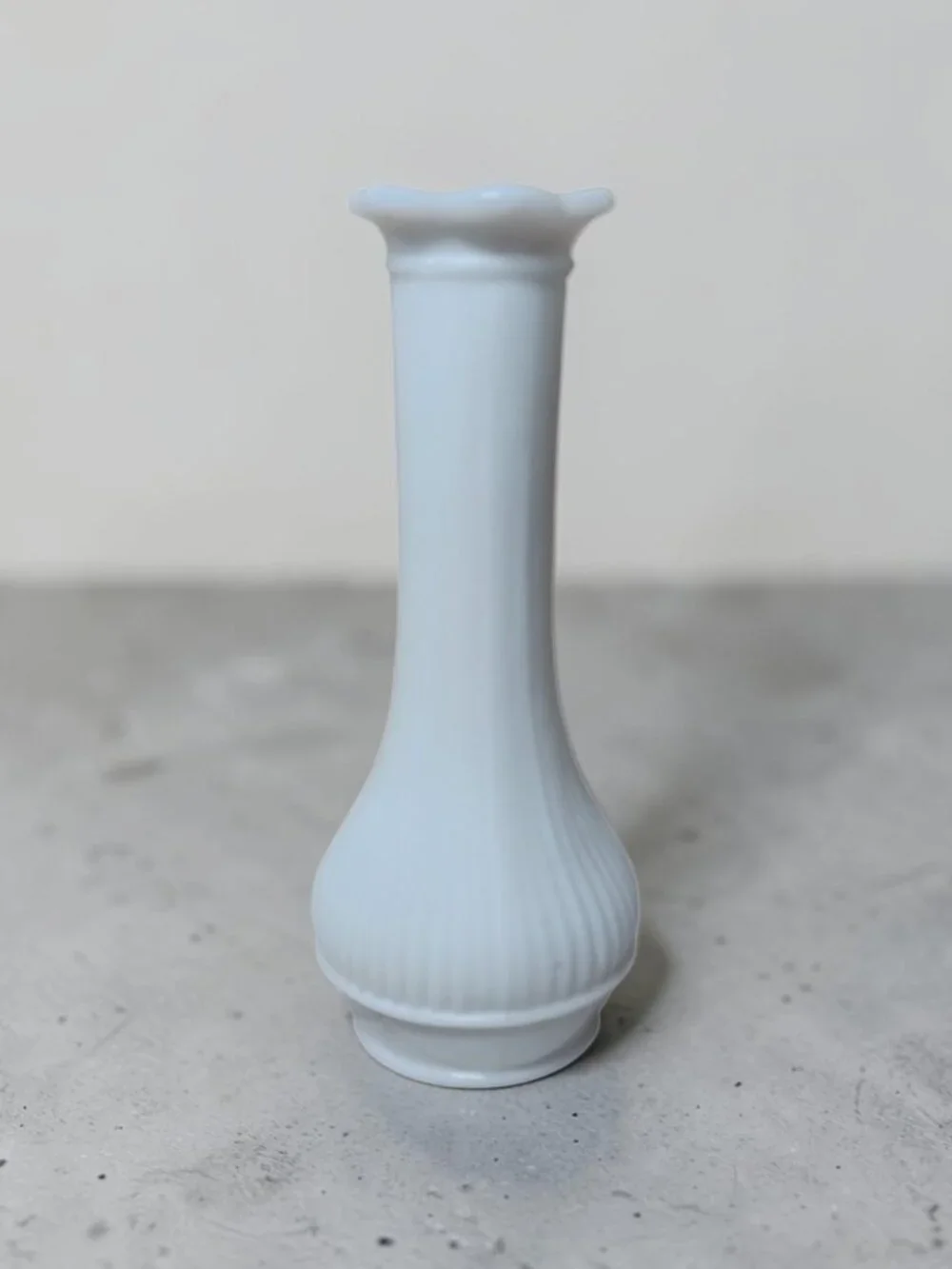 VTG Randall Milk Glass Bud Vase Vertical Ribbed Stripe Texture Scallop Top 6